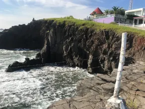 Capricho Beach House with a Pool on a Cliff - Image 3