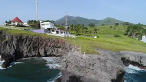 Capricho Beach House with a Pool on a Cliff - Image 4
