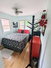 Style and Comfort Awaits- West Pearl St - Image 4