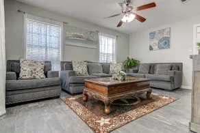 Remodeled Craftsmen - HUGE YARD - Image 3