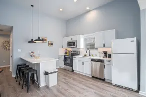 Downtown Delight: 3BR/2BA Jewel Near Riverwalk - Image 2