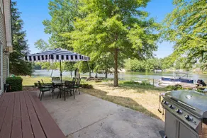 Lakefront Cottage with kayaks and paddle boards - Image 4