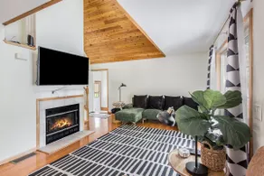 Lakefront Cottage with kayaks and paddle boards - Image 2