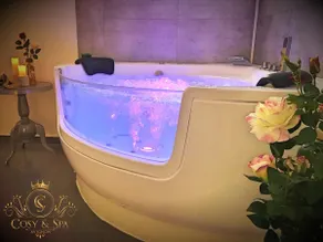 Suite & Spa - Jacuzzi Apartment - Image 2