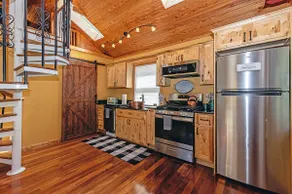 Tiny Cabin- Small Living, Big Memories! - Image 4