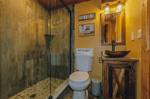 Tiny Cabin- Small Living, Big Memories! - Image 5