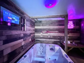 Rustic Rhondda Retreat w Hot Tub & Sauna - Ystrad - Image 2