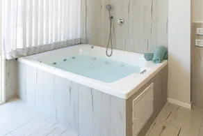Beachside Bliss W Jacuzzi Beachside house and Jacuzzi - Image 3