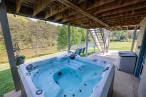 Updated 3BR lakefront home with hot tub! - Image 5