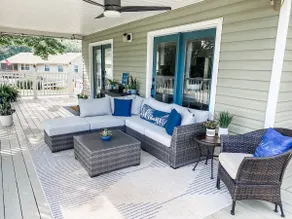 Updated 3BR lakefront home with hot tub! - Image 4