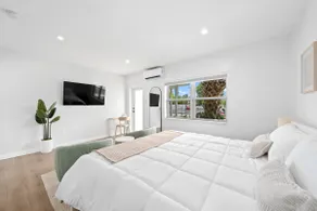 Modern Studio - Beach nearby and parking onsite - Image 3