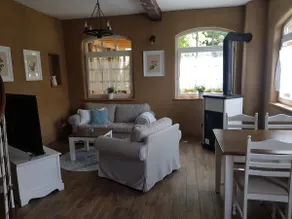 Romantic Rose Cottage - Image 4