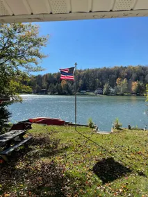 Cozy four season private lakefront cottage. Located on Laurel Lake, Brackney, PA - Image 3