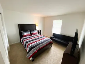 Spacious 4-BR with Gym - 17 mins to DT - Image 4