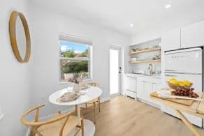 Retro Studio - Walking distance to downtown and the beach - Image 3