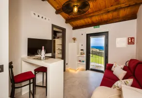 Apartment with a jacuzzi - Image 3