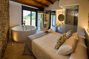 Apartment with a jacuzzi - Image 5