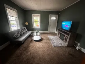 Cozy Gateway: Home Away Home; Entire House - Image 2
