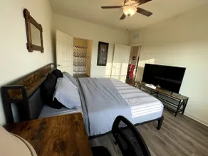 *Comfortable | Safe| 2 BedRm 2 Bath | Pool Access - Image 5