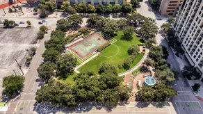 Downtown Houston Mid-Rise luxury stay - Image 4