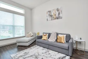 Downtown Houston Mid-Rise luxury stay - Image 2