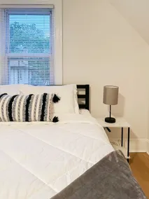 30 min to NYC, Stylish 1 BD, W/D - Image 2