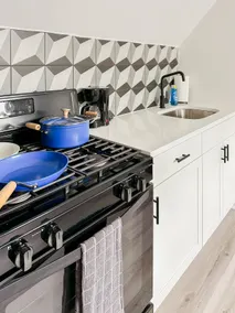 30 min to NYC, Stylish 1 BD, W/D - Image 3