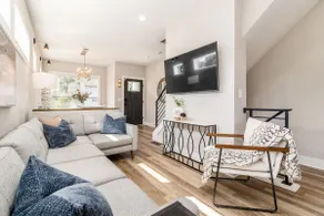 Luxury downtown stunner with patio oasis - Image 4