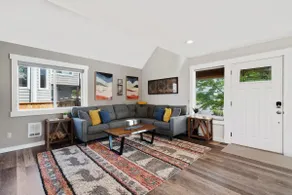 Renovated Quiet Coastal Escape - Image 4