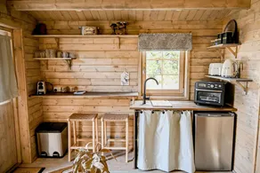 Stylish Tiny Home with Fire Pit in Moss Vale - Image 2