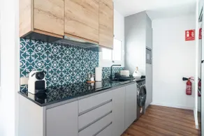 Renovated 3 bedroom apartment centrally located - Image 3