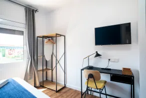 Renovated 3 bedroom apartment centrally located - Image 2
