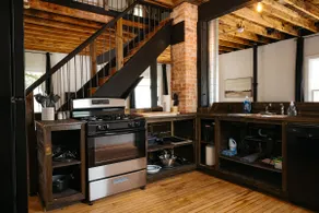 Renovated Downtown Getaway - Image 4