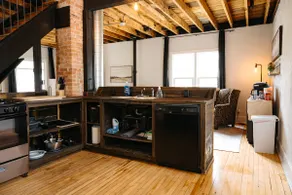 Renovated Downtown Getaway - Image 5