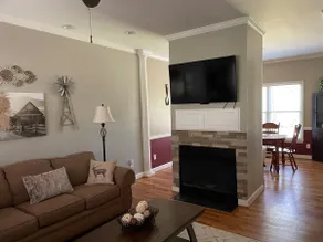 Equestrian Home and Barn - Image 2