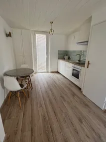 Bohemian Spa Suite | Close to Beaches | Parking & A/C - Image 2