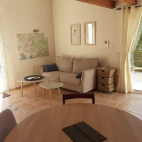 Provencal cottage at the foot of the Petit Luberon - Image 3