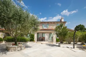 2-Bedroom Residence-Shared Pool - Image 2