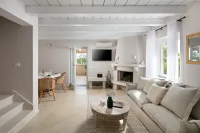 2-Bedroom Residence-Shared Pool - Image 5