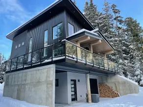 Hot Tub, Firepit, BBQ, EV Charger – Hemlock Valley - Image 3