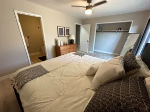 Light natural colors. King size bed. High Ceilings - Image 4