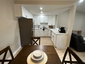 Light natural colors. King size bed. High Ceilings - Image 3