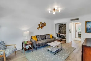 Downtown Townhouse. - Image 2