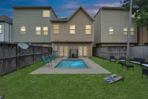 2UNITS | 20+ Guests | King Bed | 2 Pools | Free Parking | Uptown Houston - Image 4