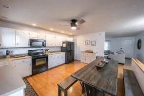Burnside Bungalow, w/ dock, pool & firepit - Image 4