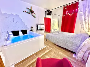 Dream Workshop, Jacuzzi. - Image 2