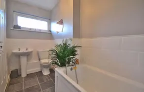 Family home in Great Dunmow for up to 5 guests - Image 4