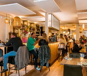 Lovely accommodation in the city center & restaurant! - Image 3