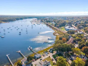 East Greenwich Waterfront Gem - Image 2