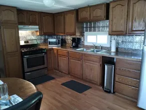 Bernies Place 2 Bedroom Home with auxiliary Room - Image 5